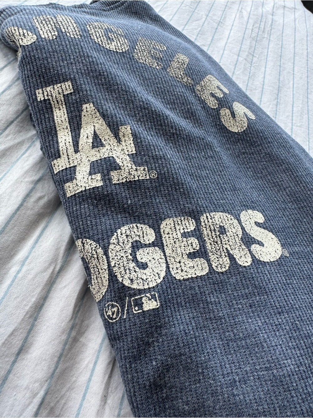 47 - Los Angeles Dodgers Blue Hooded Pullover Sweatshirt size: medium - Picture 4 of 6